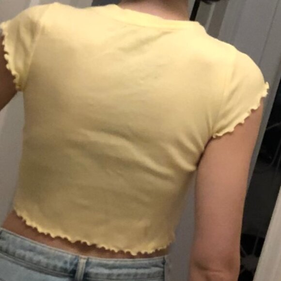 Forever 21 Pale Yellow Shortsleeve Crop Top Ruffled Hems Small - Picture 2 of 9